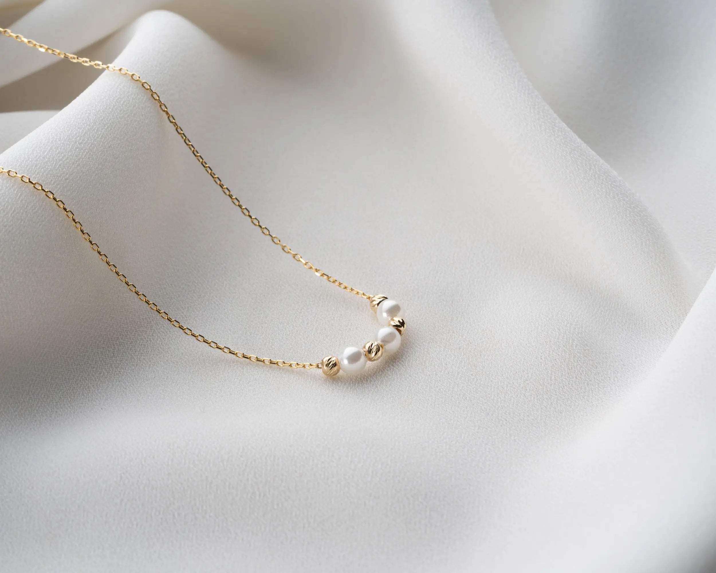 elegant pearl and gold bead necklace