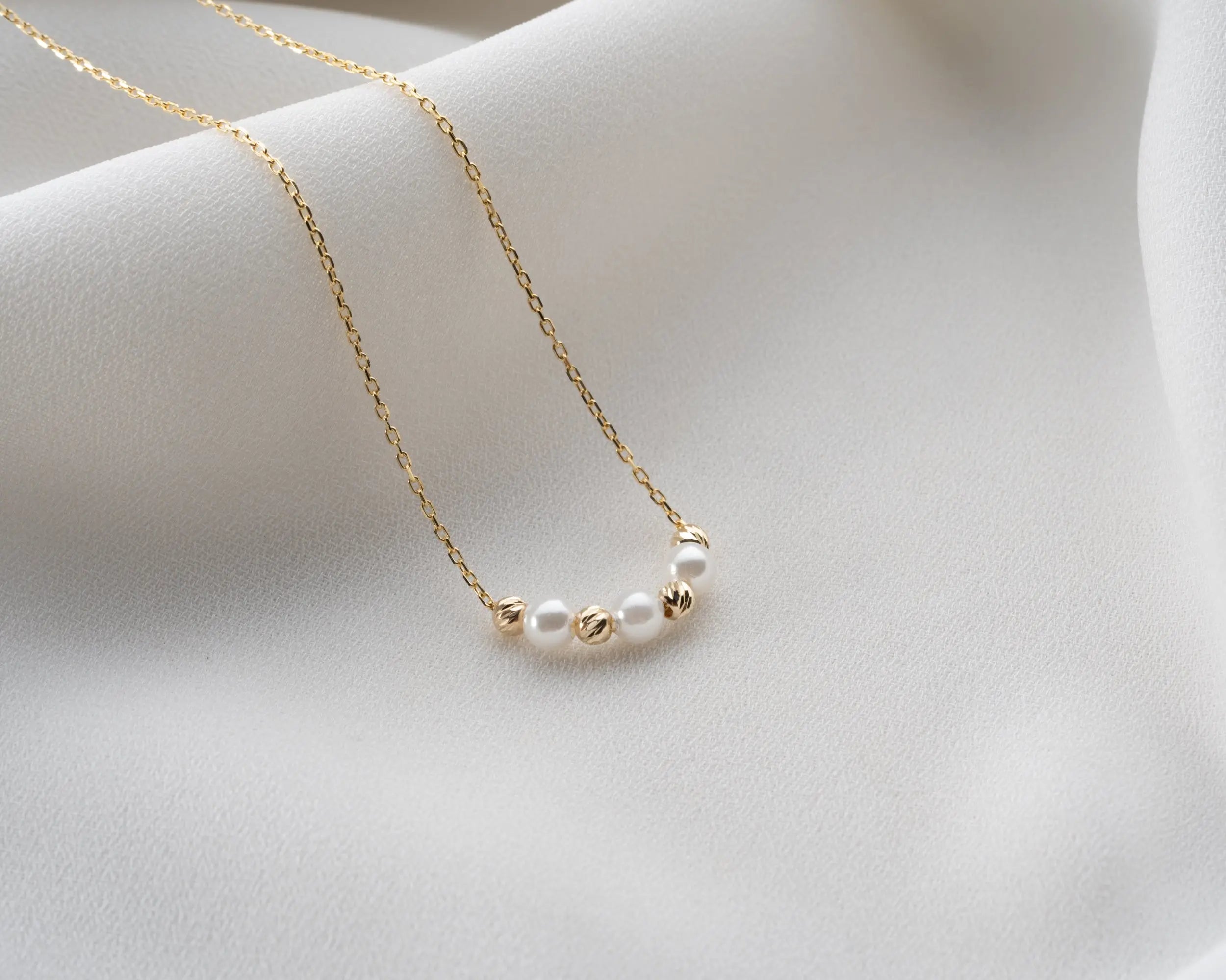 elegant pearl and gold bead necklace
