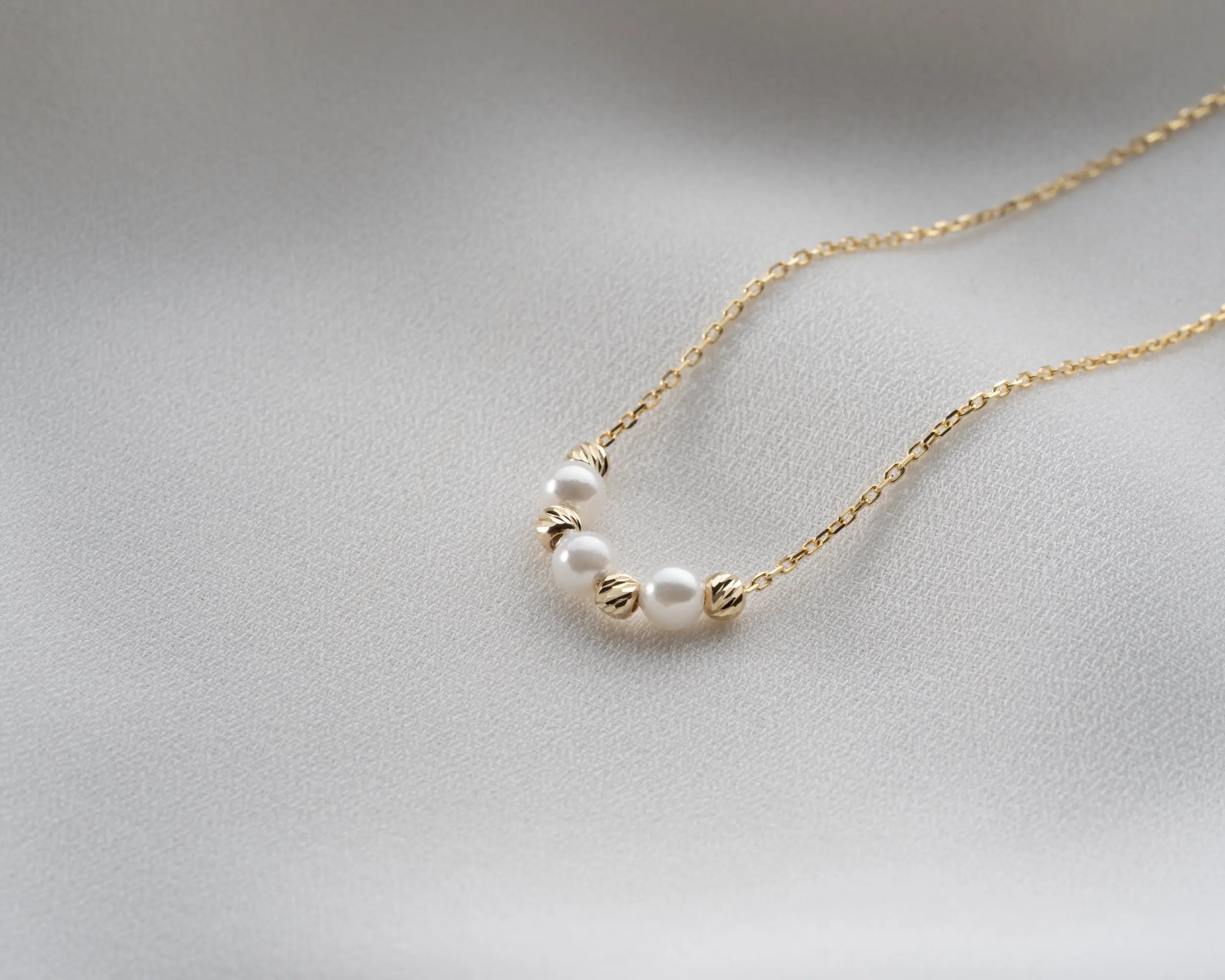 elegant pearl and gold bead necklace