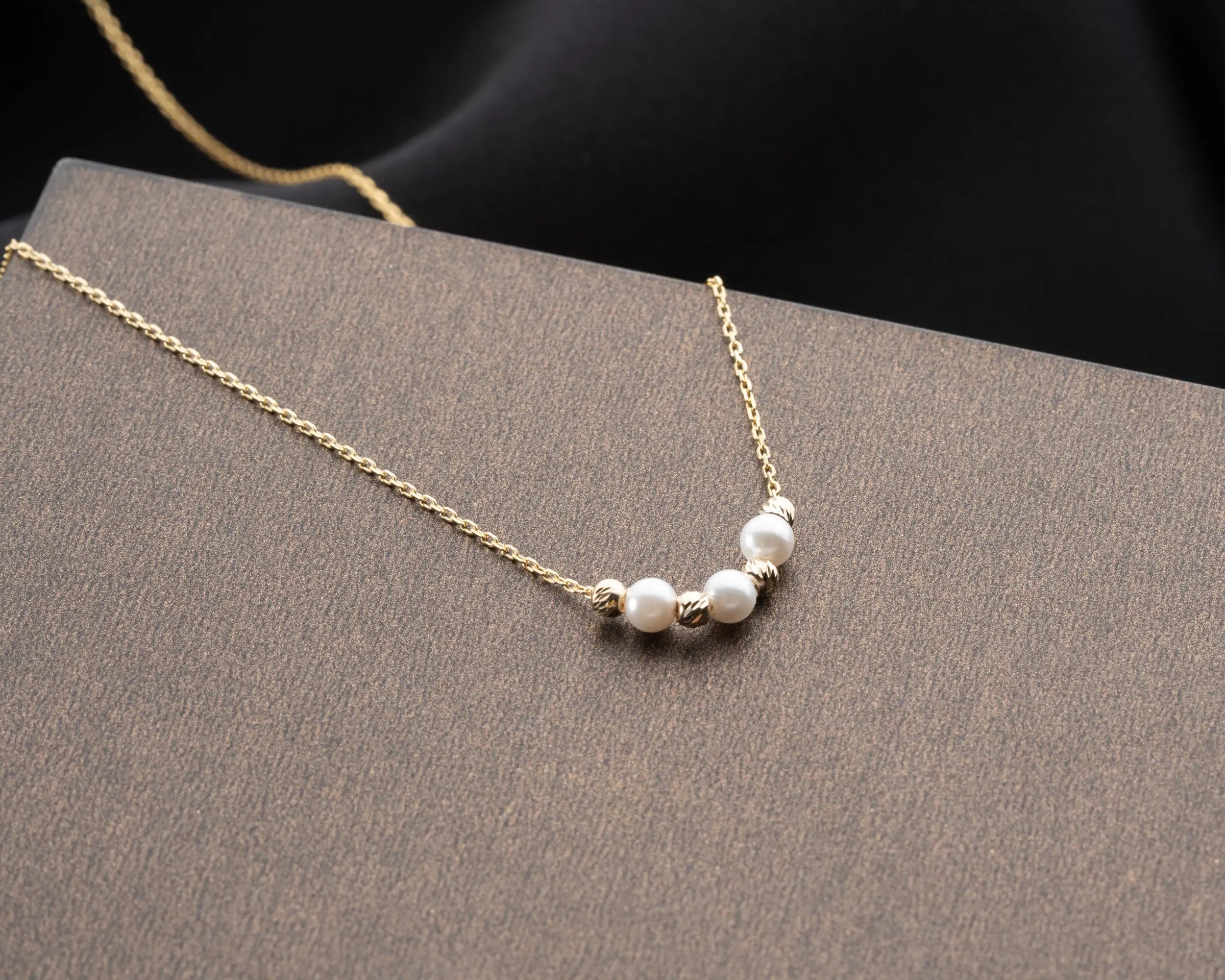 elegant pearl and gold bead necklace