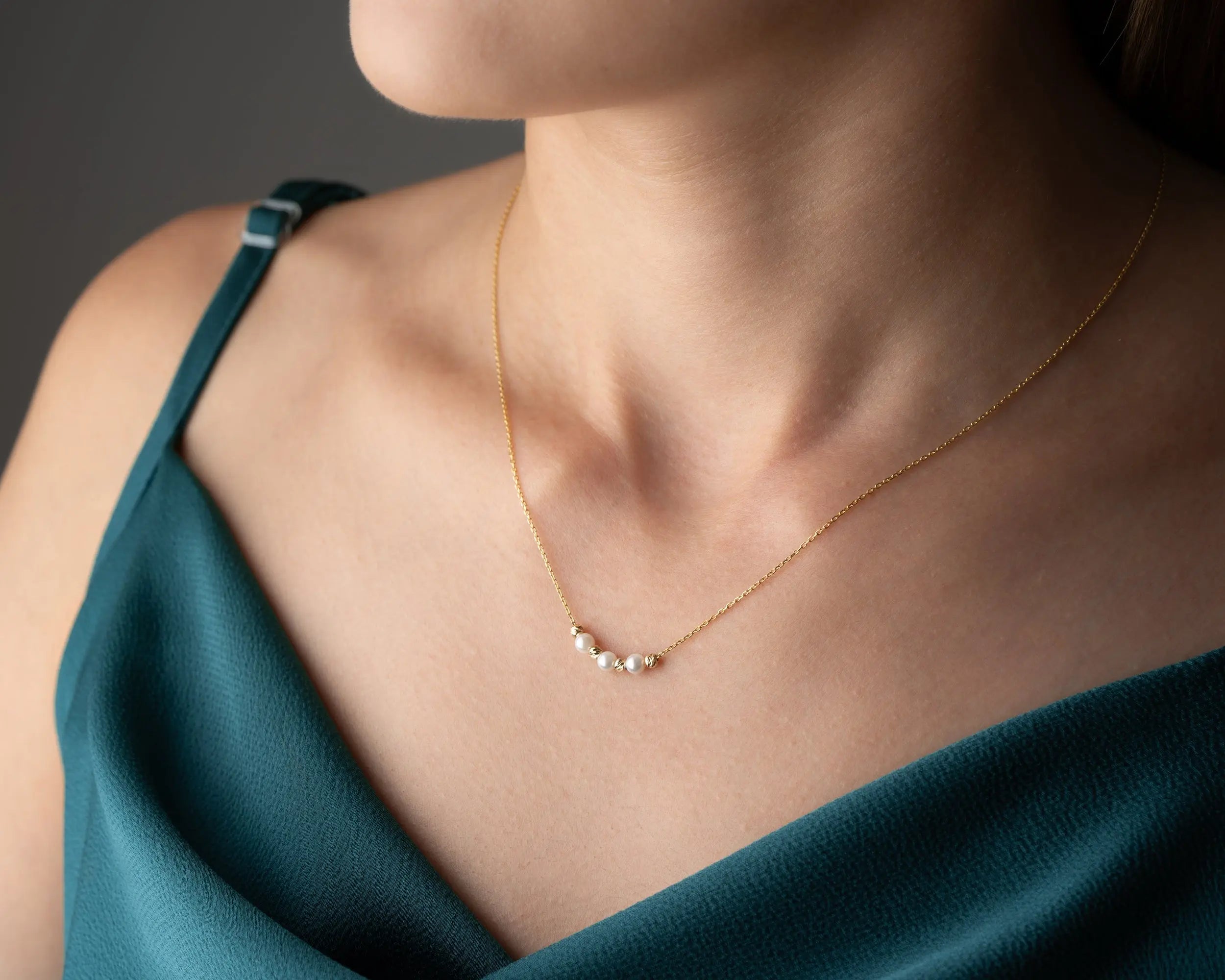 elegant pearl and gold bead necklace