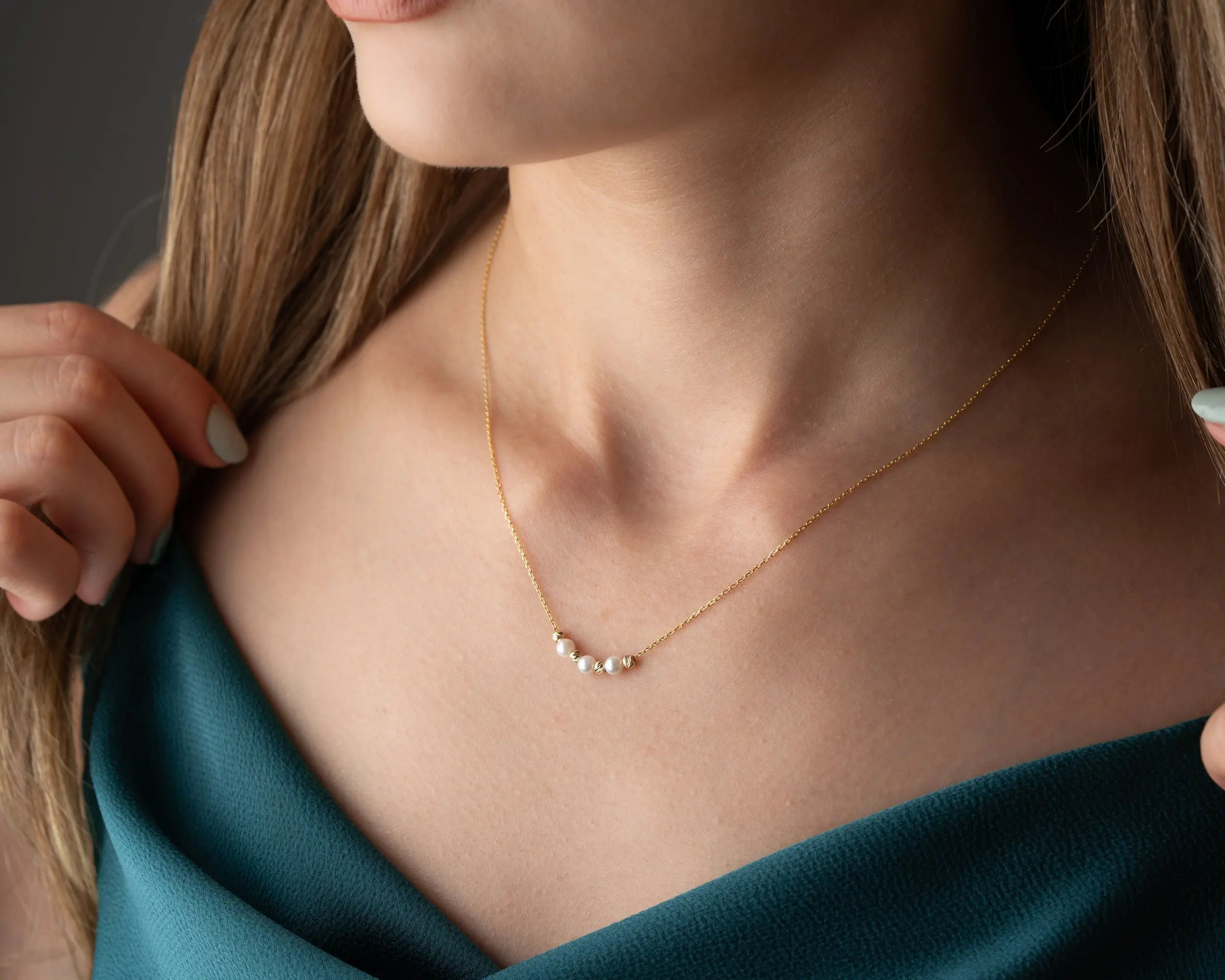 elegant pearl and gold bead necklace