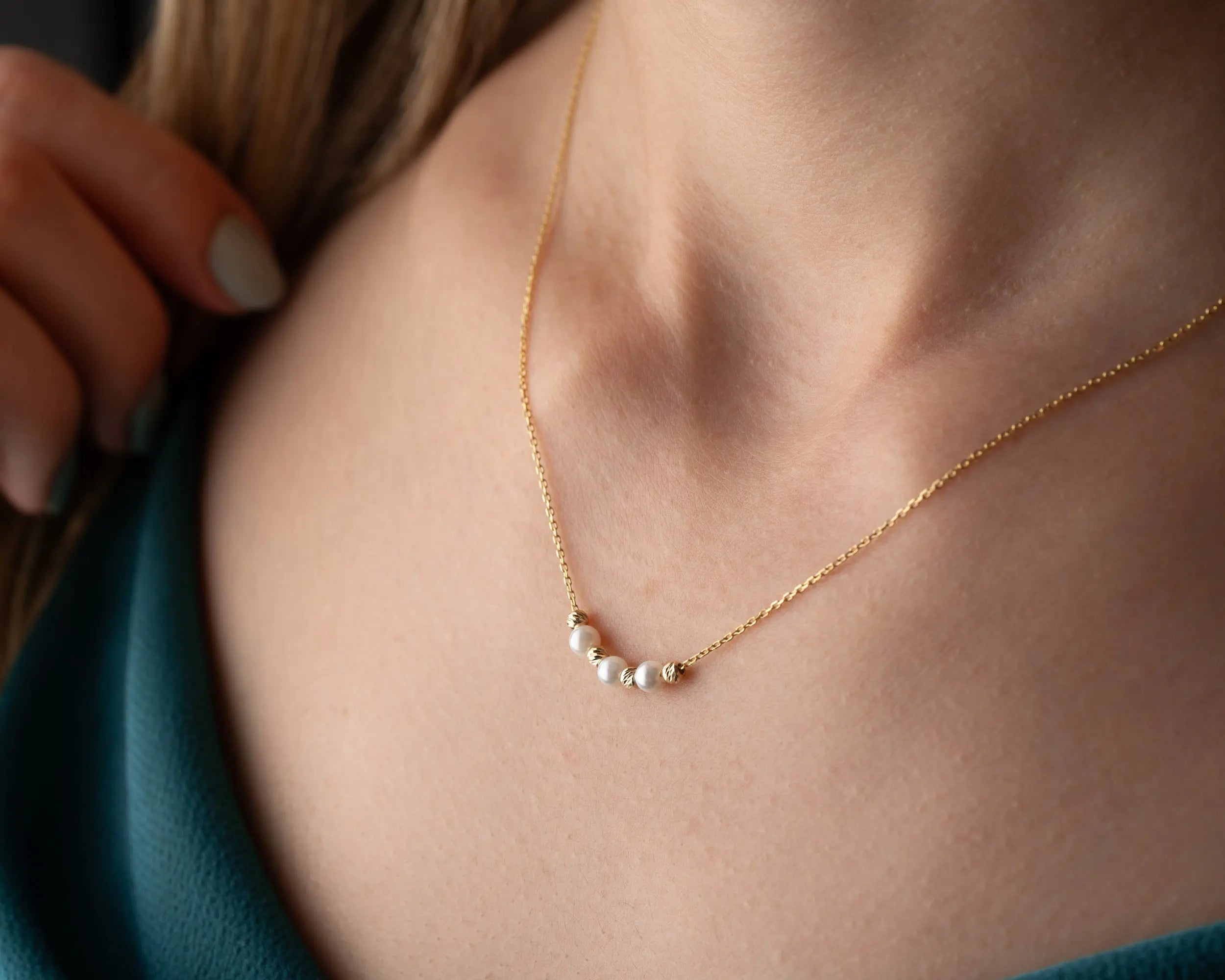 elegant pearl and gold bead necklace
