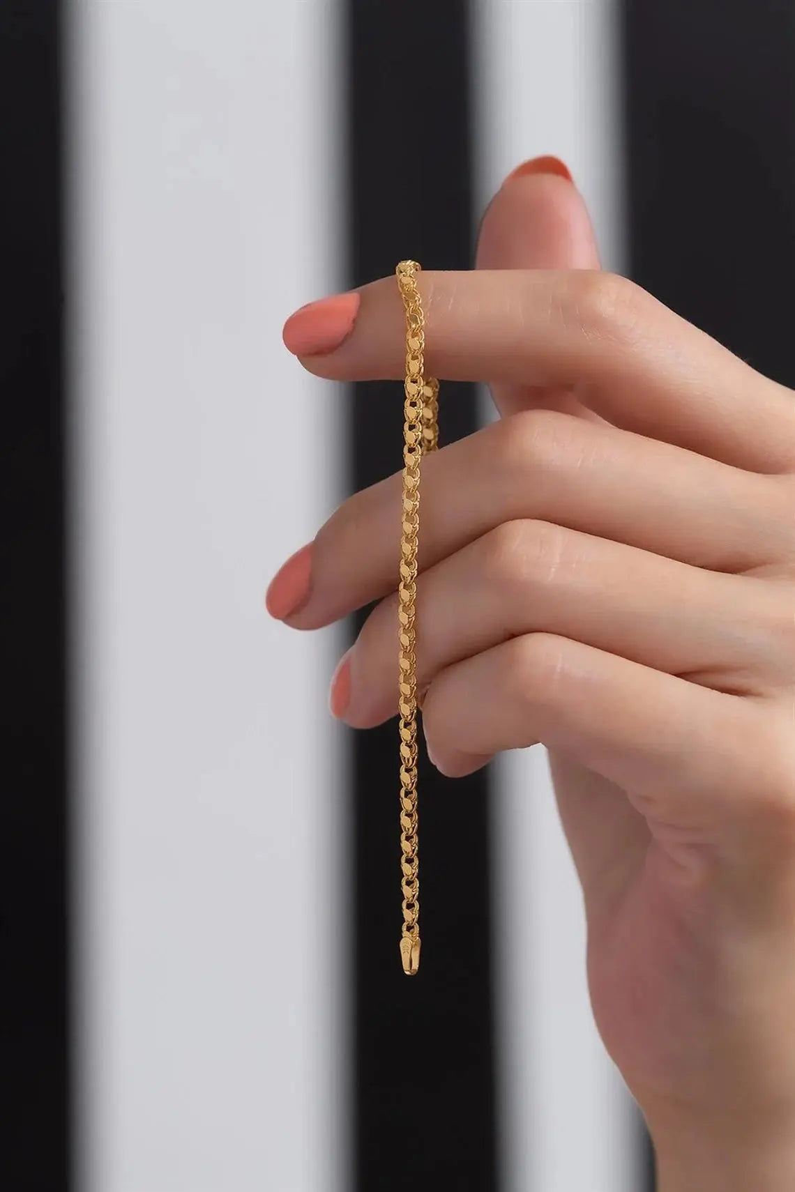 Gold Chain Bracelet | 14K Gold Mirror Chain Bracelet | Varto Jewelry