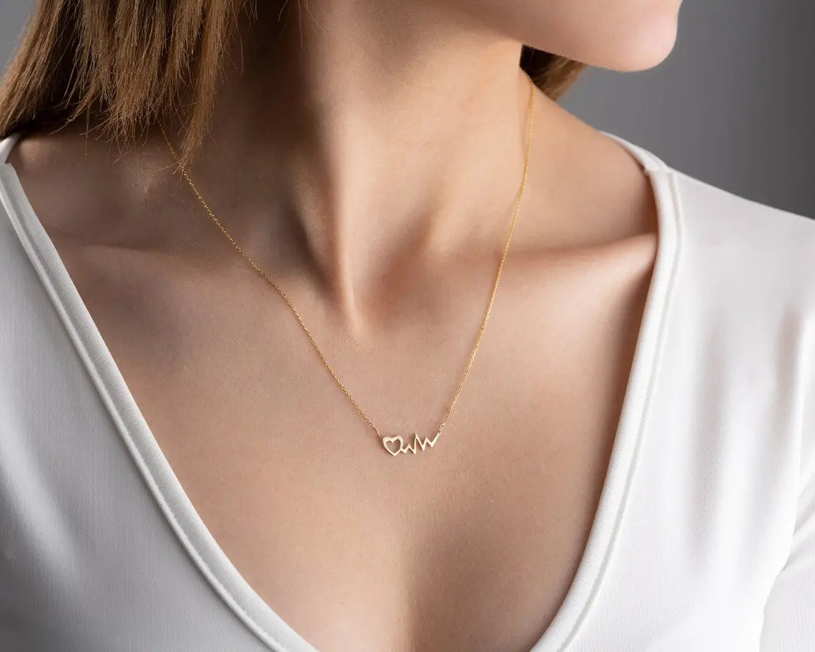 14K Solid Gold Star Pendant Necklace | 14k Gold EKG Necklace | Varto Jewelry