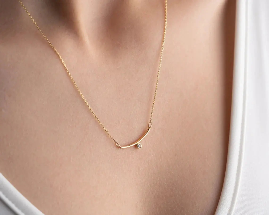 Gold Bar Pendant Necklace | 14k Gold Curve Necklace | Varto Jewelry