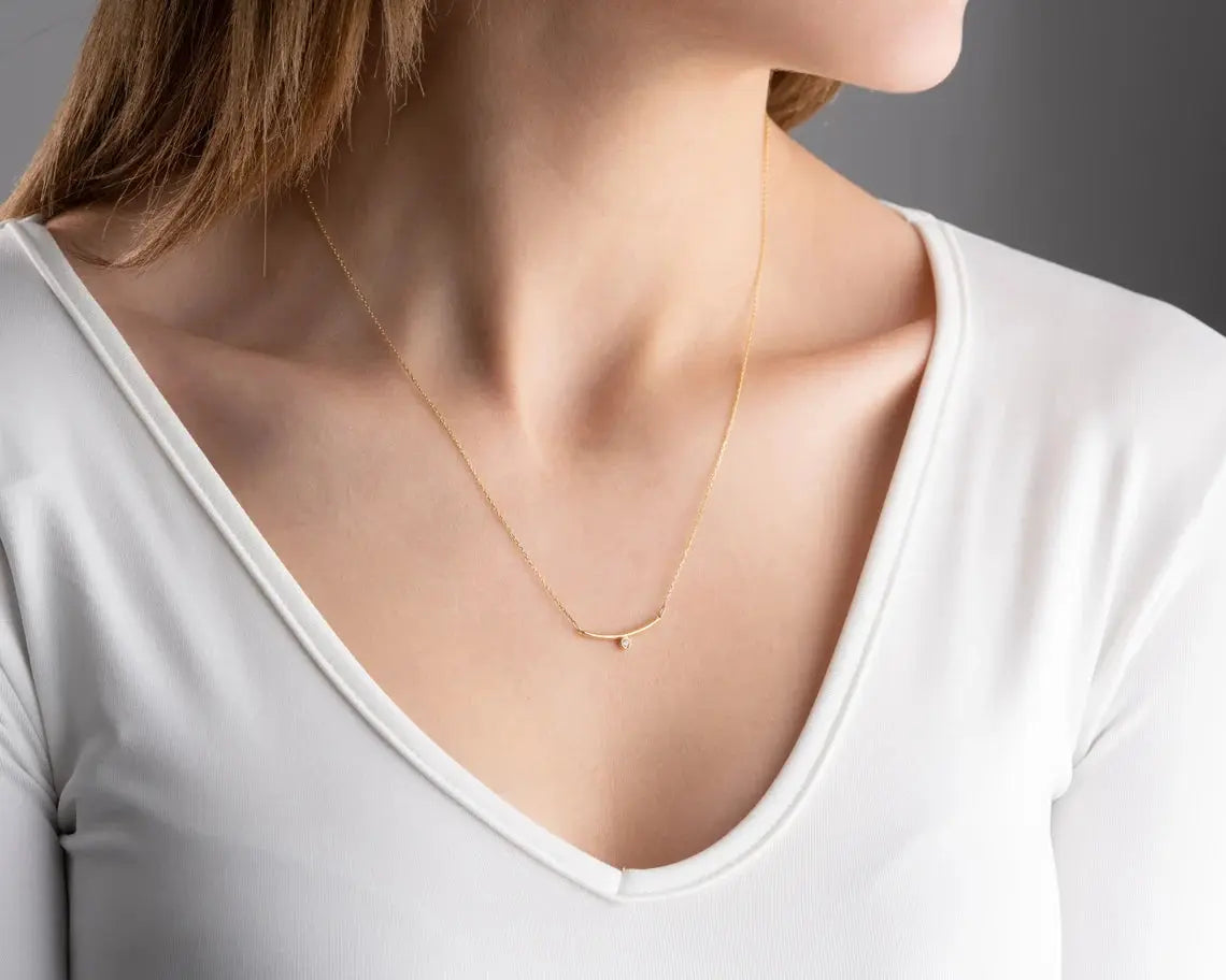 Gold Bar Pendant Necklace | 14k Gold Curve Necklace | Varto Jewelry
