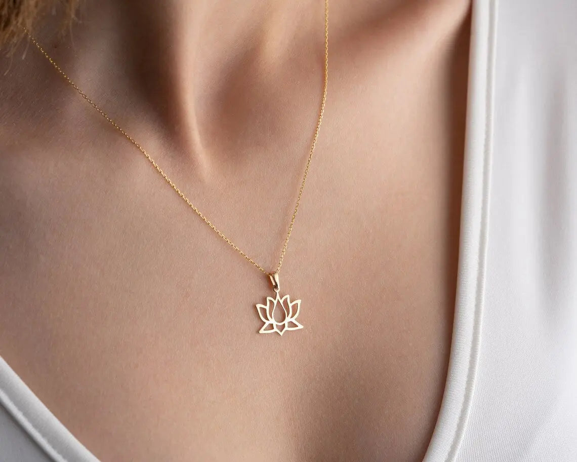 Lotus Flower Necklace | 14K Gold Dainty Flower Pendant | Varto Jewelry