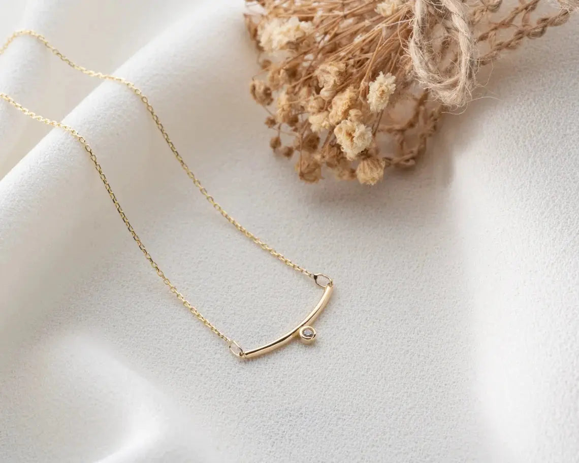 Gold Bar Pendant Necklace | 14k Gold Curve Necklace | Varto Jewelry