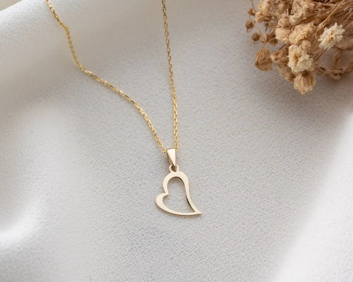 Minimalist Heart Pendant Necklace | 14K Gold Necklace | Varto Jewelry