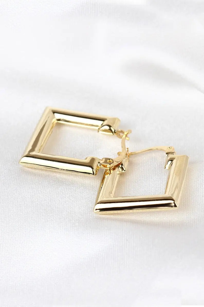 Square Hoop Earrings | 14k Gold Square Hoop Earrings | Varto Jewelry
