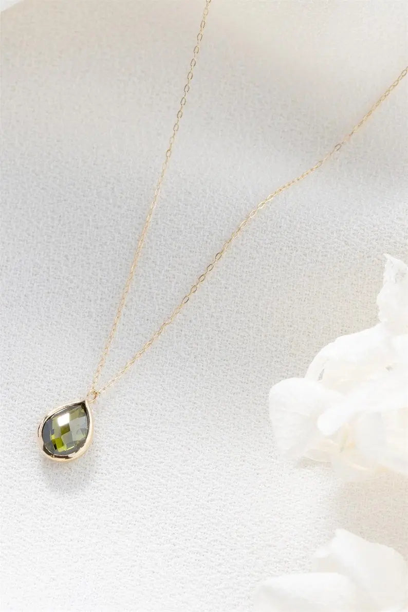 Tear.Drop Necklace | 14K Gold Teardrop Green Necklace | Varto Jewelry