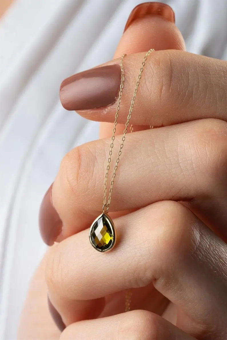 Tear.Drop Necklace | 14K Gold Teardrop Green Necklace | Varto Jewelry