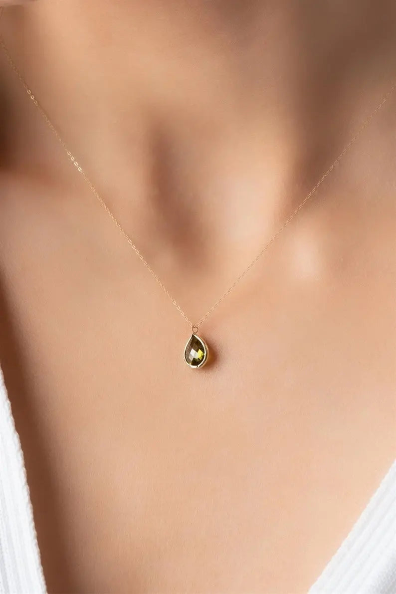 Tear.Drop Necklace | 14K Gold Teardrop Green Necklace | Varto Jewelry
