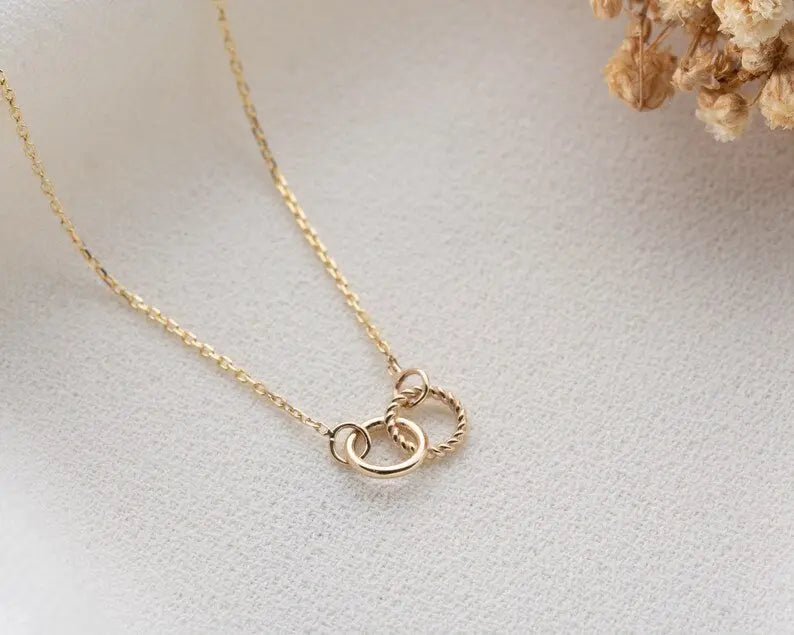 Interlocking Circle Necklace | 14k Gold Circles Pendant| Varto Jewelry
