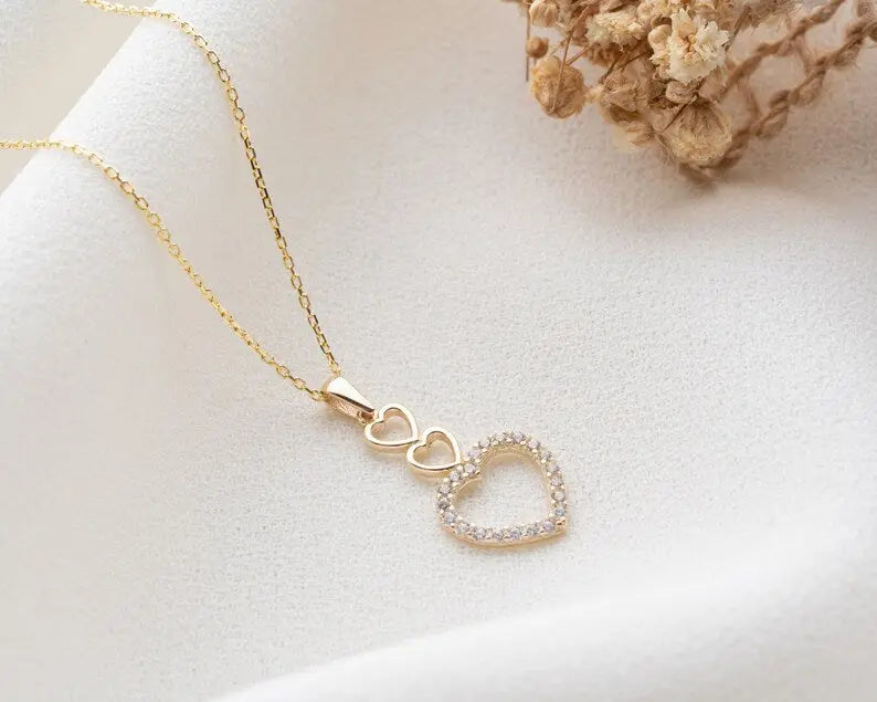 14k Gold Minimalist Necklace | Sacred Heart Necklace | Varto Jewelry