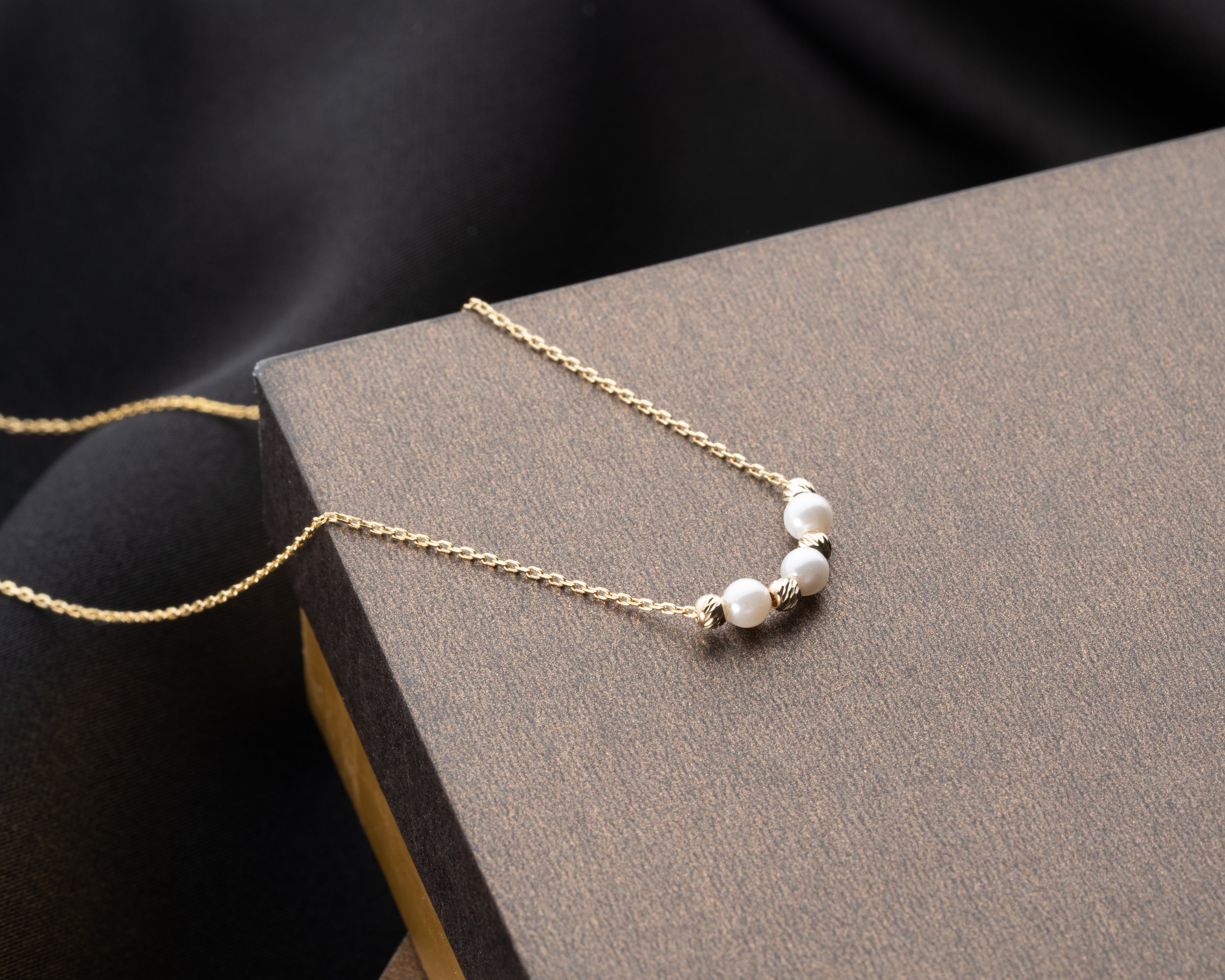 Elegant Pearl and Gold Bead Necklace