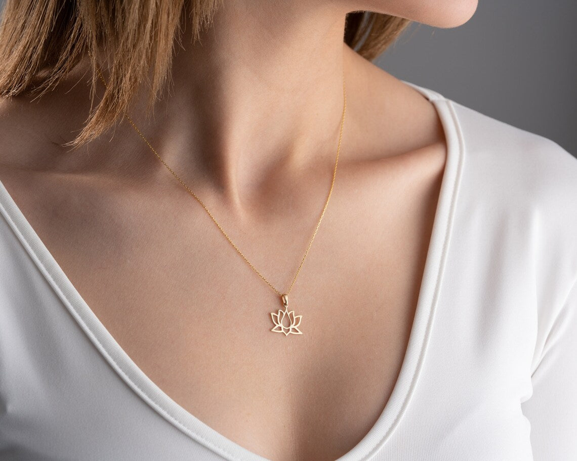 Lotus Flower Necklace | 14K Gold Dainty Flower Pendant | Varto Jewelry