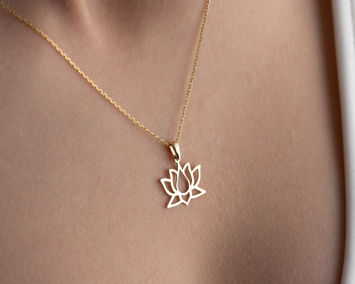 Lotus Flower Necklace | 14K Gold Dainty Flower Pendant | Varto Jewelry