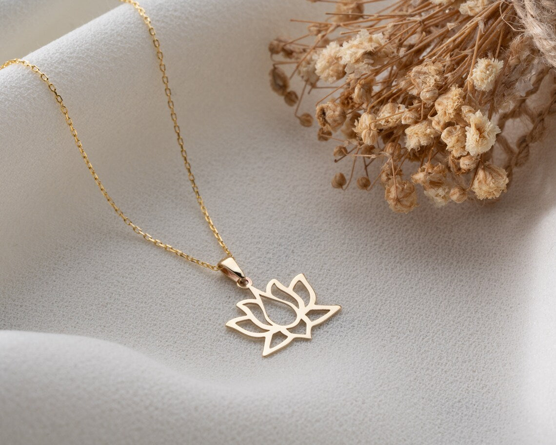 Lotus Flower Necklace | 14K Gold Dainty Flower Pendant | Varto Jewelry