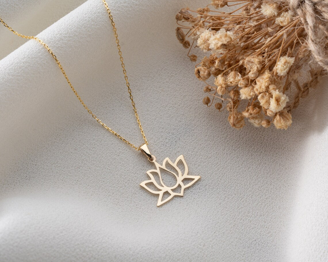 Lotus Flower Necklace | 14K Gold Dainty Flower Pendant | Varto Jewelry