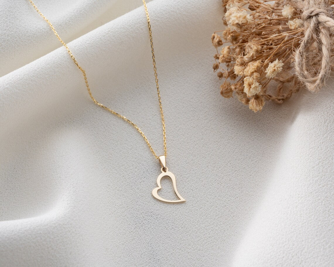 Minimalist Heart Pendant Necklace | 14K Gold Necklace | Varto Jewelry