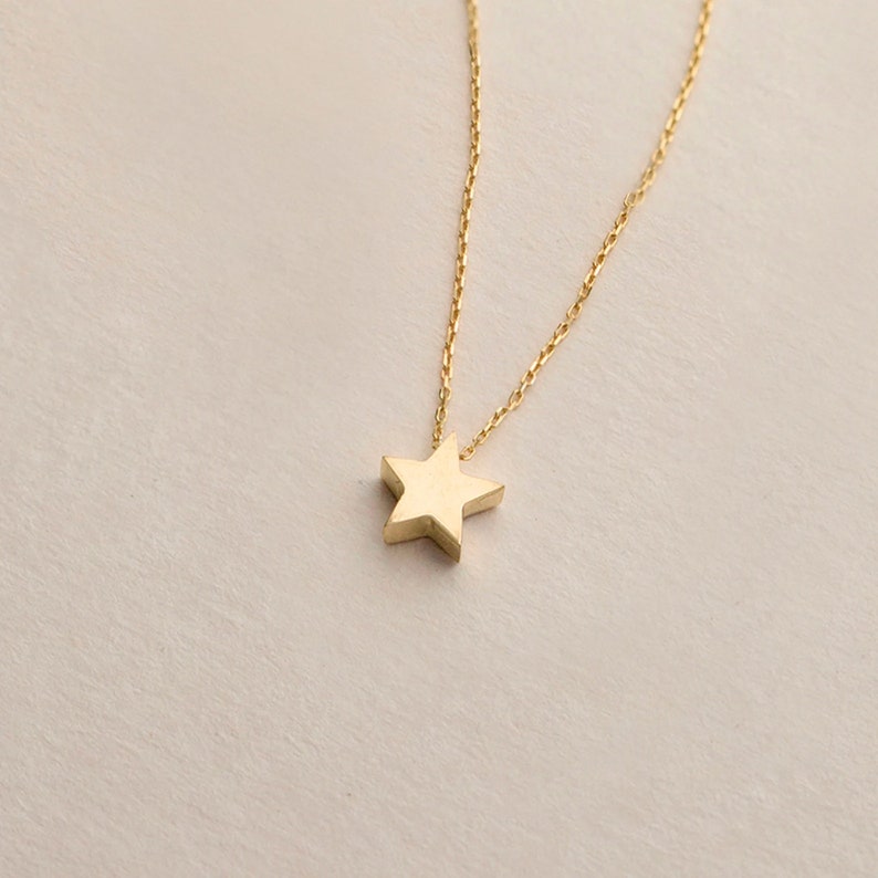 Gold Star Necklace | 14k Gold Dainty Star Pendant | Varto Jewelry