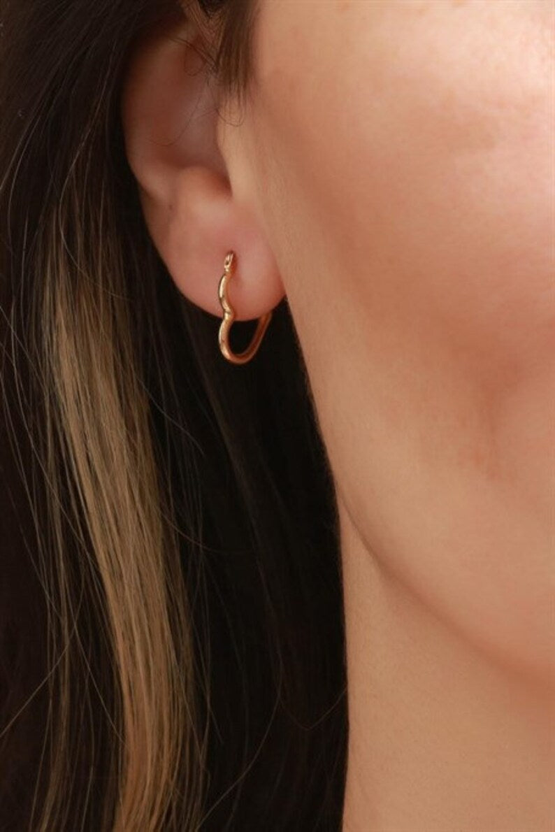 Heart Hoop Earrings | 14K Solid Gold Heart Earrings | Varto Jewelry