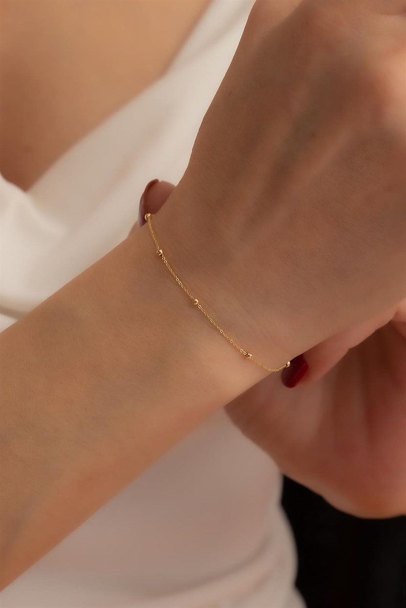Tiny Gold Bead Bracelet | 14K Dew Drops Chain Bracelet | Varto Jewelry