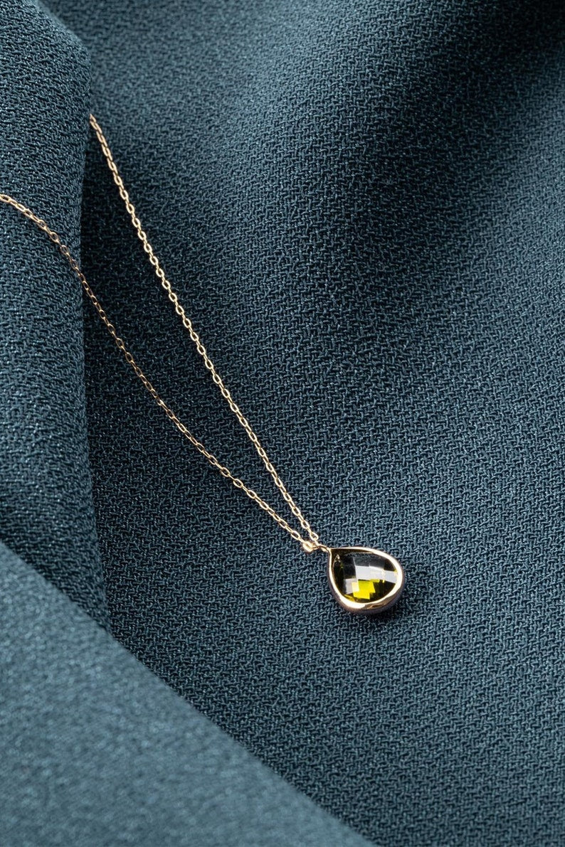 Tear.Drop Necklace | 14K Gold Teardrop Green Necklace | Varto Jewelry