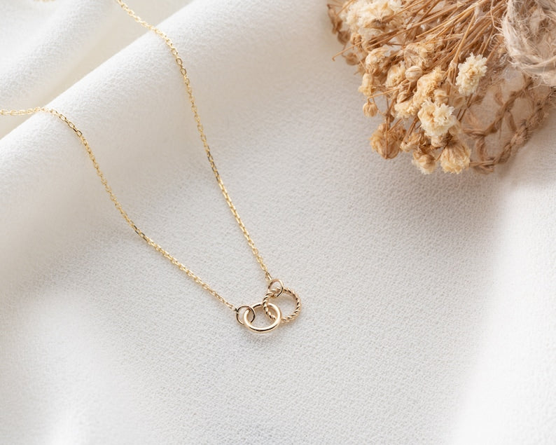 Interlocking Circle Necklace | 14k Gold Circles Pendant| Varto Jewelry